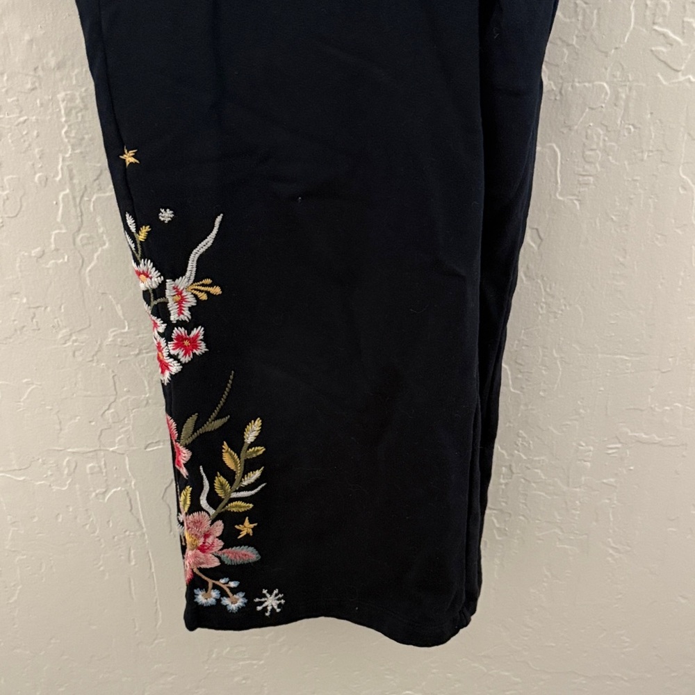 Johnny Was Black Floral Embroidered Cropped Pants